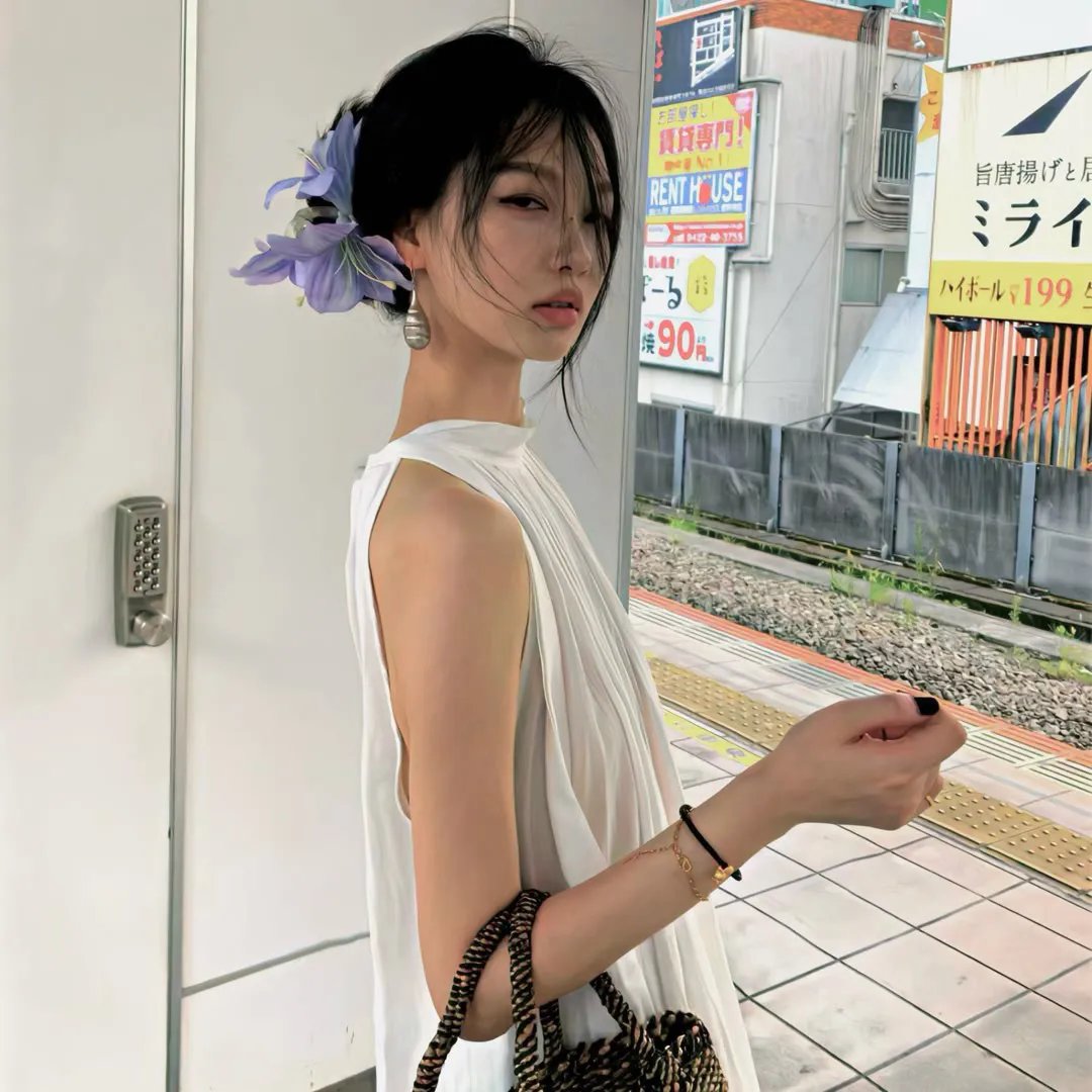 他夏天住在楼下 海报